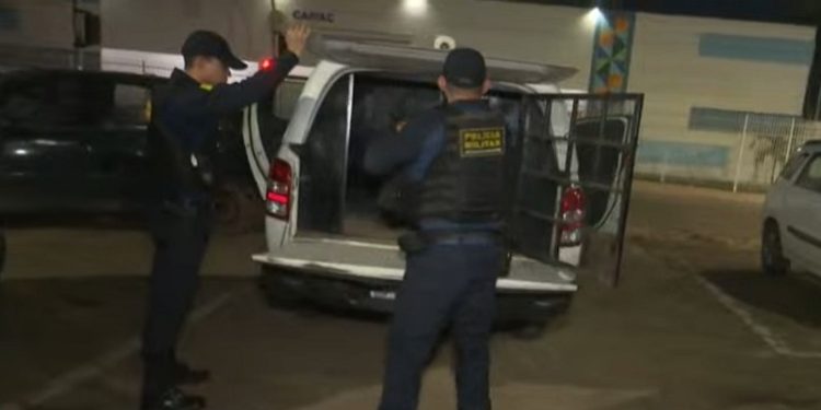 Suspeito de violência doméstica é preso com arma após denúncia no Universitário