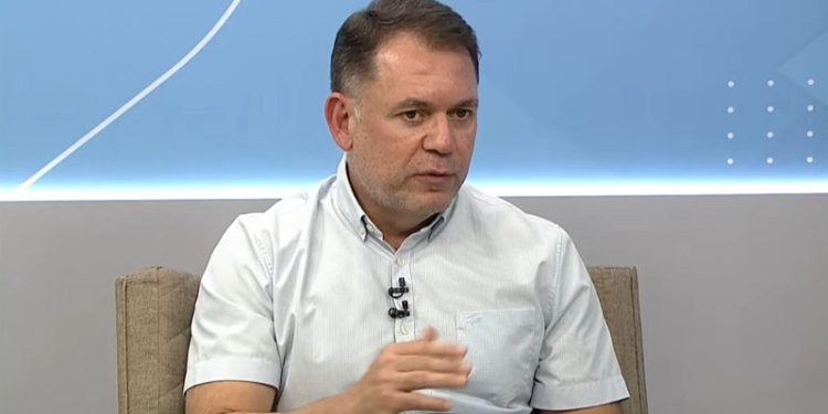 Alysson Bestene destaca avanços e cobra fim da greve: “Educação é marca da gestão Bocalom em Rio Branco”