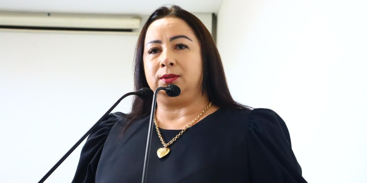 “Meu voto foi político, mas continuo com liberdade para criticar”, diz Elzinha sobre votação dos R$67 milhões