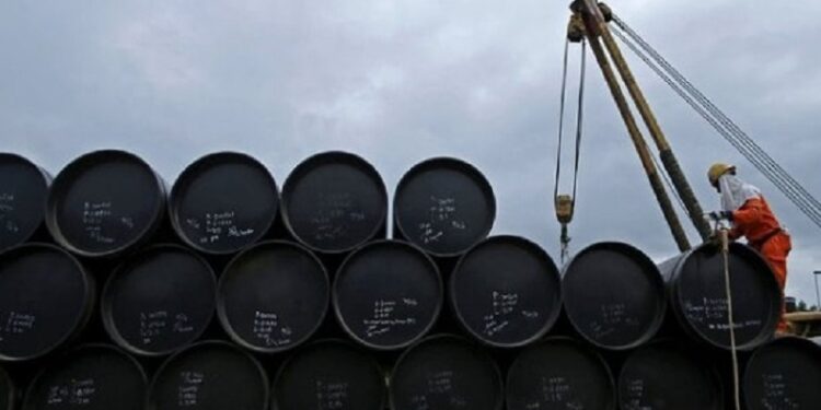 Guerra no Oriente Médio ameaça mercado de petróleo e preço nas bombas no Brasil