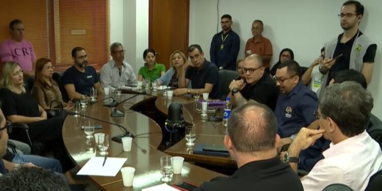 Servidores estaduais ameaçam greve geral a partir de julho; 30 sindicatos cobram reajuste salarial de 20% no Acre