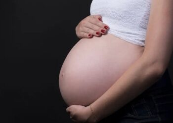 Brasileiras estão tendo menos filhos e adiam maternidade, diz Censo