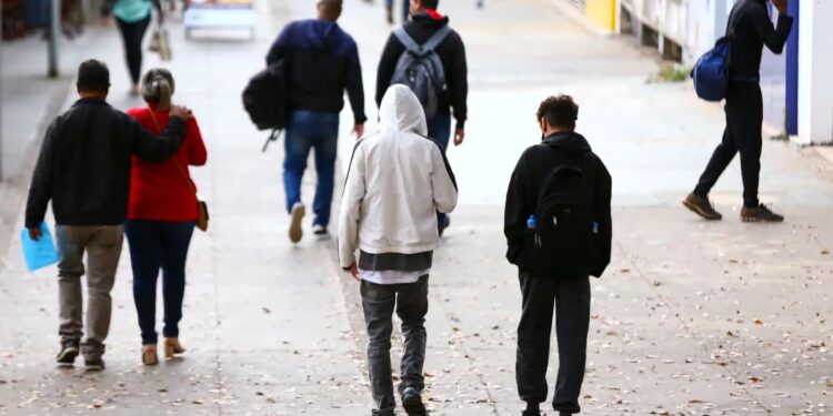 Com mínima de 20°C e chance de chuva isolada, frio leve marca quarta-feira em Rio Branco