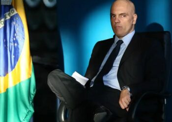 Bolsonaro fez flagrante confissão de obstrução de Justiça, diz Moraes