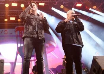 Matheus e Kauan reúnem mais de 30 mil pessoas na quinta noite da Expoacre