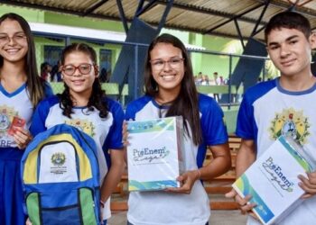 Pacote de valorização docente impulsiona rede estadual de ensino no Acre