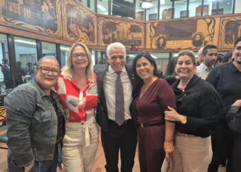 A ALEAC homenageou a família Santiago em sessão solene. Em especial o ex-deputado Elson Santiago