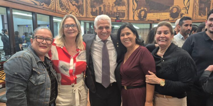 A ALEAC homenageou a família Santiago em sessão solene. Em especial o ex-deputado Elson Santiago