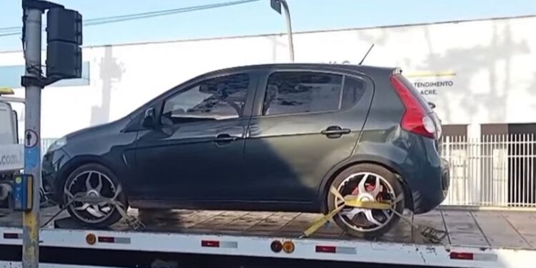 Motorista de aplicativo é feito refém por criminosos na Cidade do Povo; um dos suspeitos foi capturado em flagrante