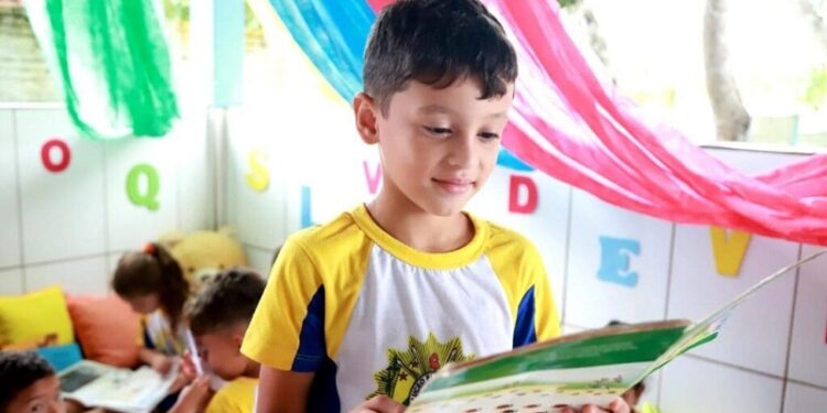 Acre conquista 2º lugar no Norte em alfabetização de crianças, segundo novo indicador do MEC