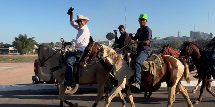 Cavalgada abre oficialmente a Expoacre 2025 e dá início a nove dias de festa em Rio Branco