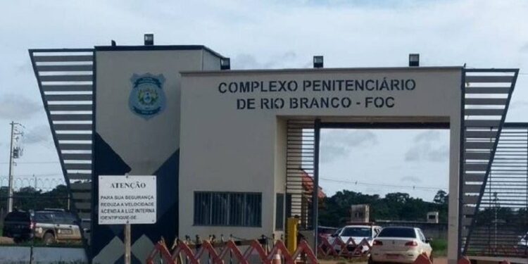 Madrugada de operação revela novo esquema de arremesso de ilícitos em presídio do Acre; dois suspeitos foram presos
