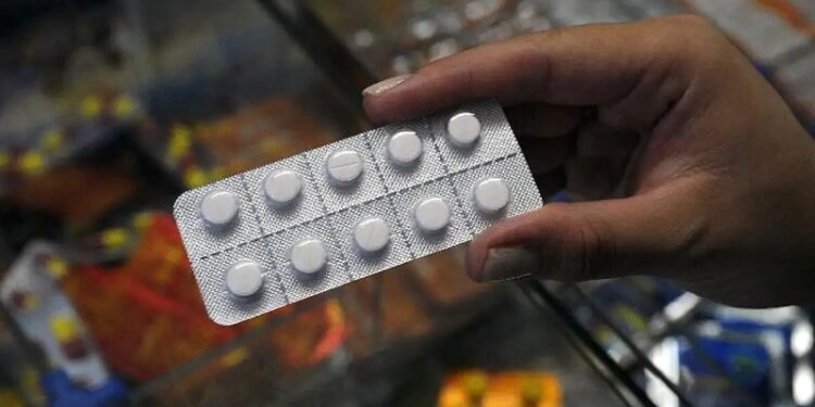 Possível reação do Brasil a tarifaço pode afetar preços de remédios