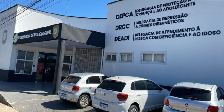 Operação da Polícia Civil em Rio Branco prende acusado de homicídio e apreende dois adolescentes
