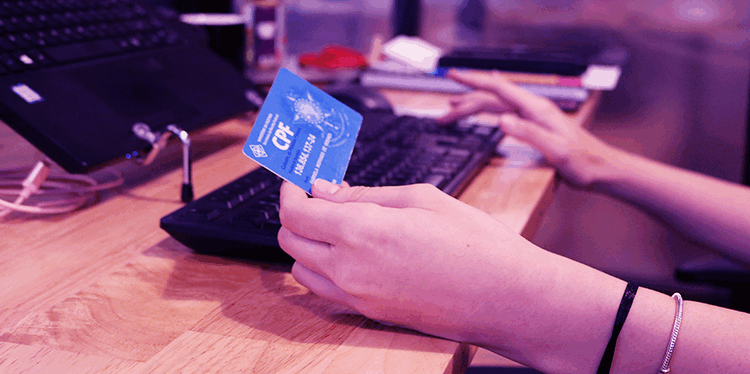 Procon alerta para risco de vazamento de dados com uso do CPF em farmácias