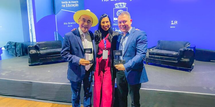 Rio Branco é premiado com troféu Impacto na Educação em São Paulo por projeto inovador