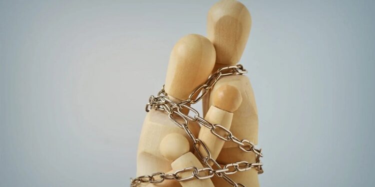 Quando o amor vira prisão: como identificar e superar a dependência emocional