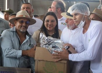 Lula chega à Cooperacre acompanhado de autoridades locais e ministros dos Transportes e Educação