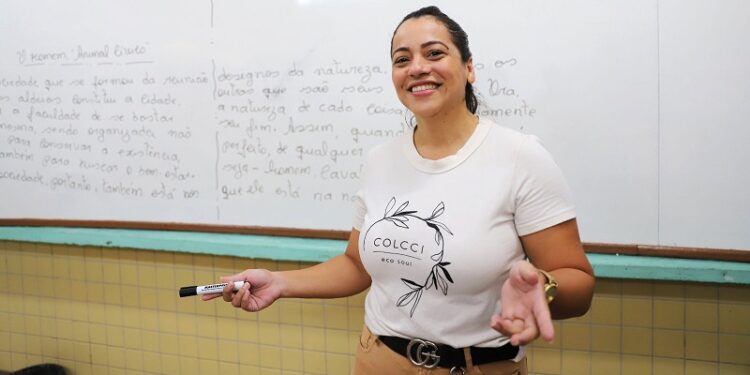 Manoel Urbano garante atualização salarial para professores