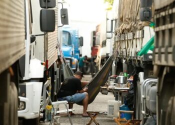 Unidades de saúde para caminhoneiros ficarão em postos nas rodovias