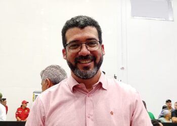 “Essa turma não está preocupada com o povo do AC”, diz vereador sobre ausência de políticos em agenda com Lula