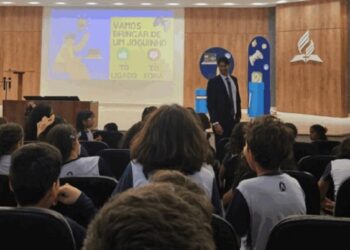 Cerca de 400 crianças participam de palestra da Polícia Civil sobre segurança na internet