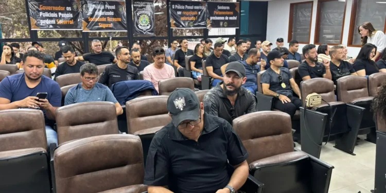 Policiais penais protestam por valorização e cobram estrutura para categoria no Acre