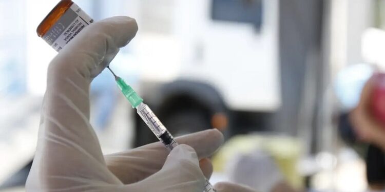 Casos de sarampo tiveram aumento de 34 vezes em 2025, alerta Opas