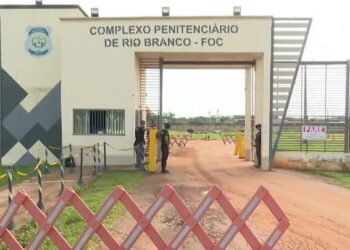 Deputados visitam presídio de Rio Branco e apontam falhas na segurança