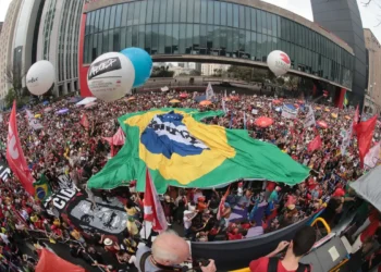 Contra o golpismo e o banditismo político – a democracia volta às ruas