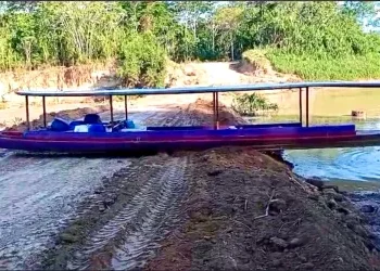 MPAC e MPF investigam bloqueio do Rio Iaco causado por madeireira em Sena Madureira