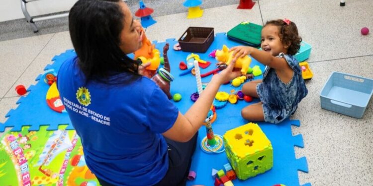 Pacote de leis sancionadas no Acre reforçam políticas de inclusão para pessoas com autismo; veja o que muda
