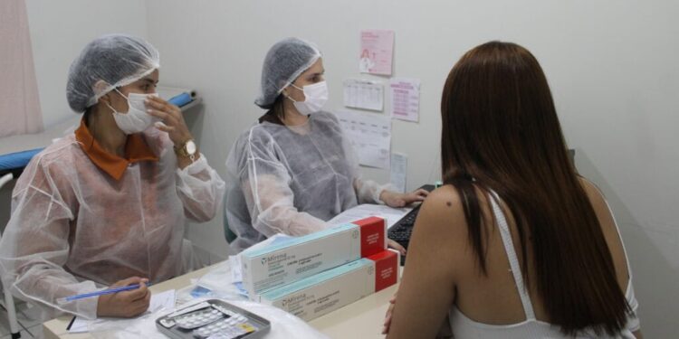 Inserção de DIU a adolescentes para prevenção da gravidez precoce é oferecido na Saúde Pública