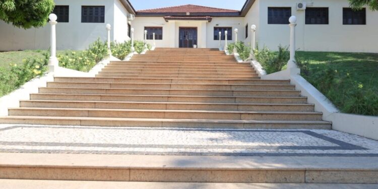 Equipe médica envolvida no caso de bebê que acordou no próprio velório é afastada por governador do Acre