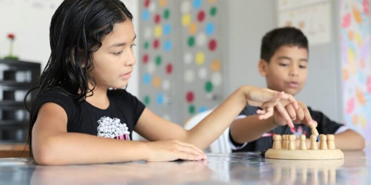 Entre o coração e o caderno: educação transforma rotina de crianças internadas no Acre