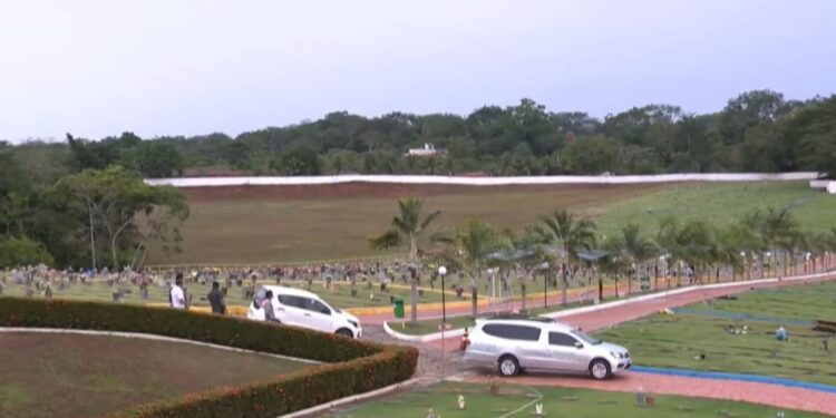 Sepultamento de José Pedro, bebê que havia sido declarado morto, ocorre em Rio Branco