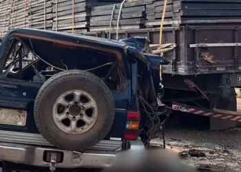 Adolescente vítima de acidente envolvendo carreta em Epitaciolândia é transferido para o PS da capital