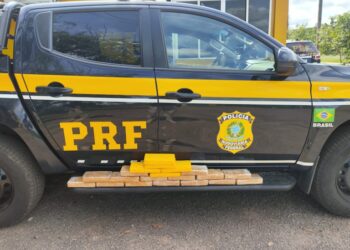 PRF apreende drogas, arma e cumpre mandado de prisão em operações durante o fim de semana no Acre