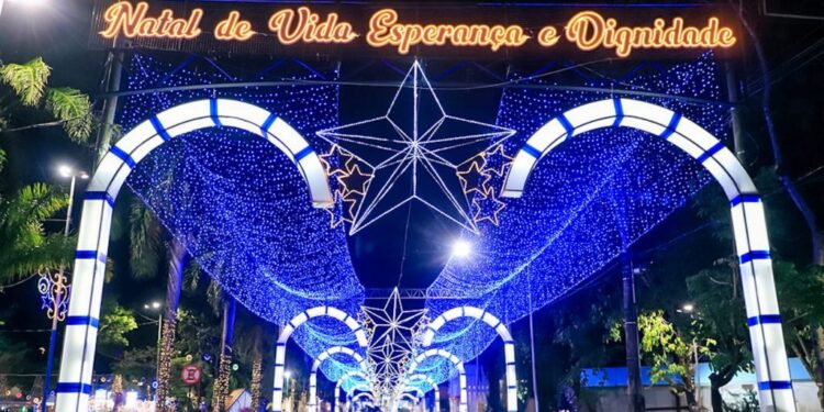 Luzes de Natal serão acesas na Praça da Revolução no dia 6 e abrem programação festiva em Rio Branco