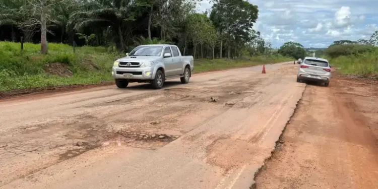 Buracos e falta de manutenção dificultam acesso do Acre ao Peru pela BR-317