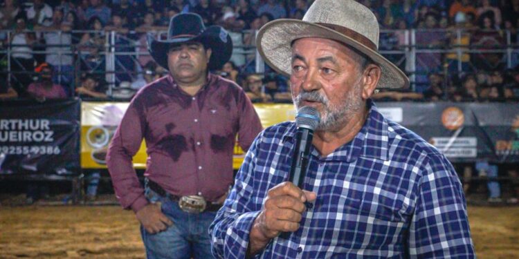 MPAC aciona prefeito de Bujari por distribuir dinheiro em evento público