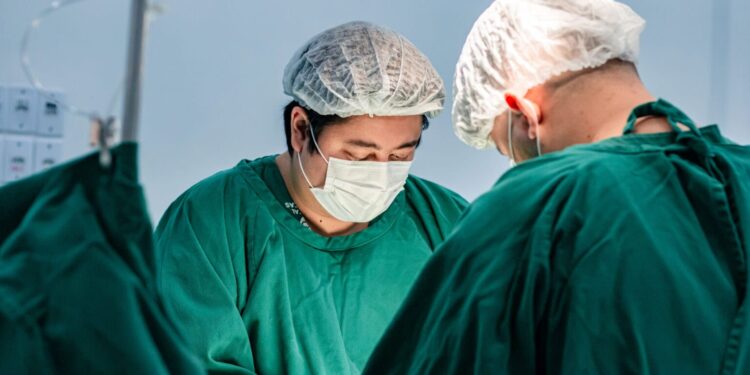 Fundhacre realiza primeiro implante de prótese testicular do estado