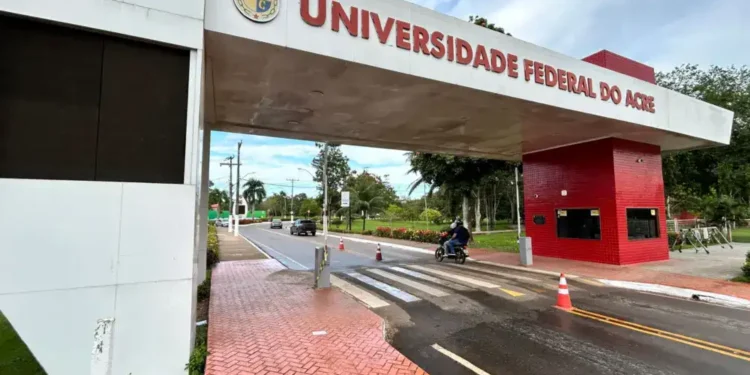Ufac abre inscrições para mestrado e doutorado em Letras com ênfase na Amazônia e políticas afirmativas