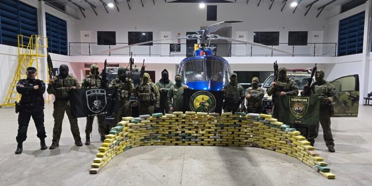 Operação conjunta apreende quase 250 kg de skunk no Rio Juruá