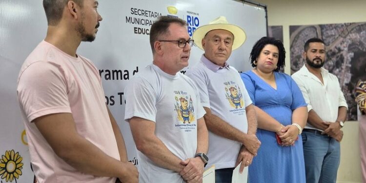 Alunos da rede municipal são selecionados para intercâmbio Disney e NASA após melhor desempenho no PROA