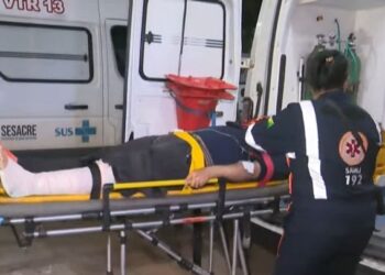 Colisão deixou dois motociclistas feridos na Rua Formosa na noite de quinta-feira