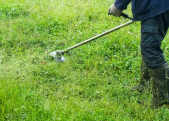 Homem morre após lâmina de roçadeira se desprender durante trabalho no interior do Acre