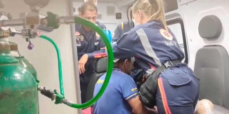 Frentista reage a assalto e é atingido por tiro de raspão na cabeça em Rio Branco