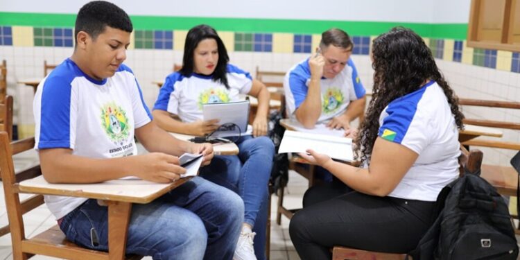 Matrículas para a Educação de Jovens e Adultos 2026 seguem abertas até fevereiro na rede estadual