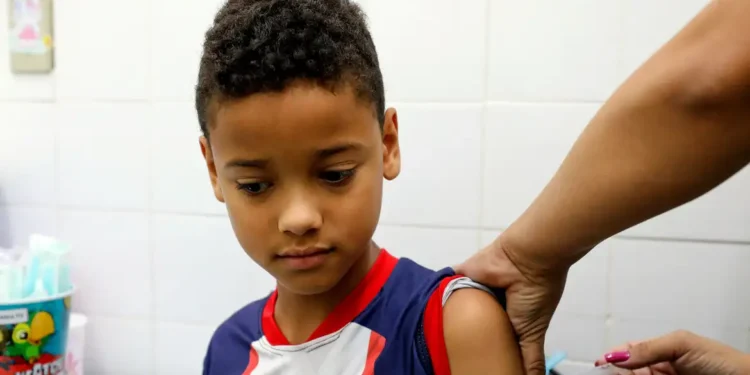 Prefeitura de Rio Branco reforça vacinação contra dengue e faz alerta com início do período chuvoso